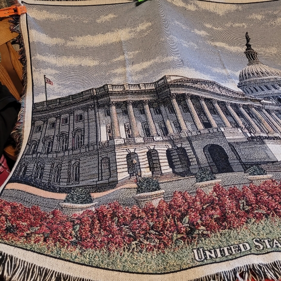 US Capital Building Tapestry Throw - Picture 5 of 14